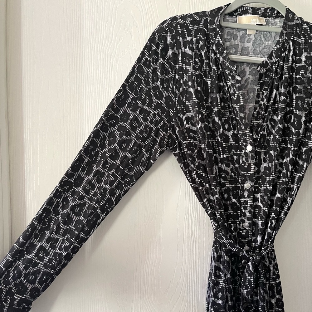 Michael Kors Black and Gray Leopard Print Slinky Mini-Dress - Picture 4 of 10